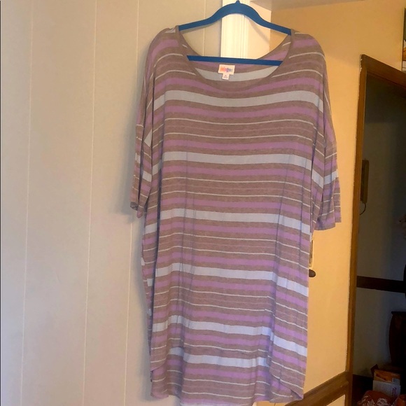 LuLaRoe Tops - LuLa-Roe Short-Sleeve T-Shirt